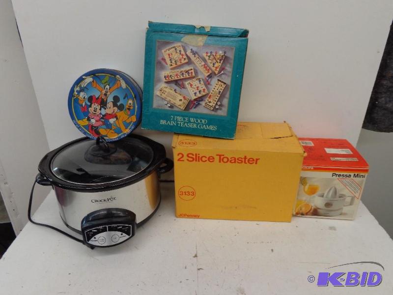 lot 46 image: Crockpot, Toaster, Juice Squeezer a...