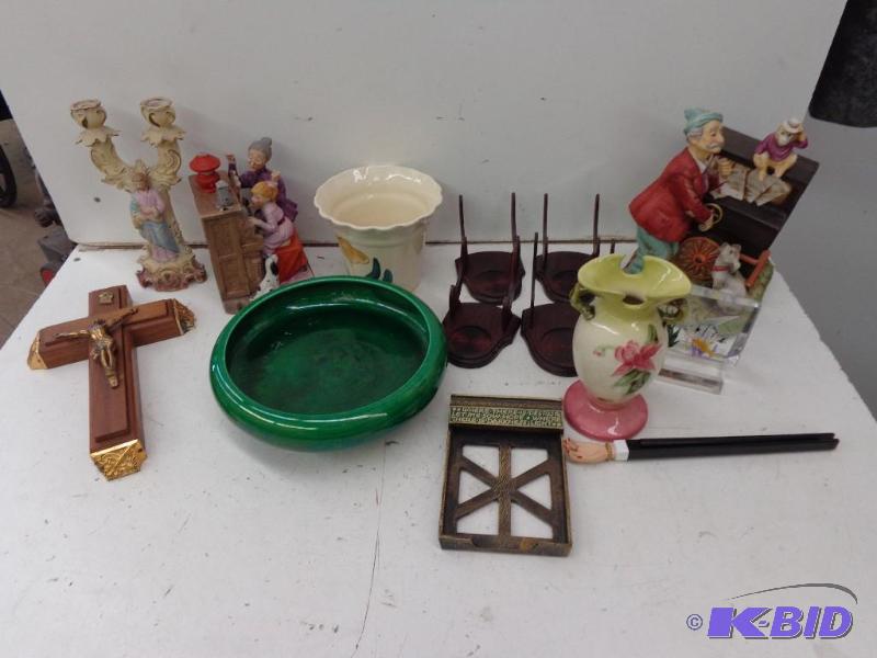 lot 52 image: Assorted Nic Nacs, Wall Ornaments,...