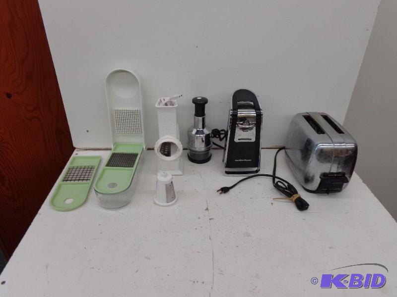 lot 83 image: Kitchen Accessories Salad Shooter w...
