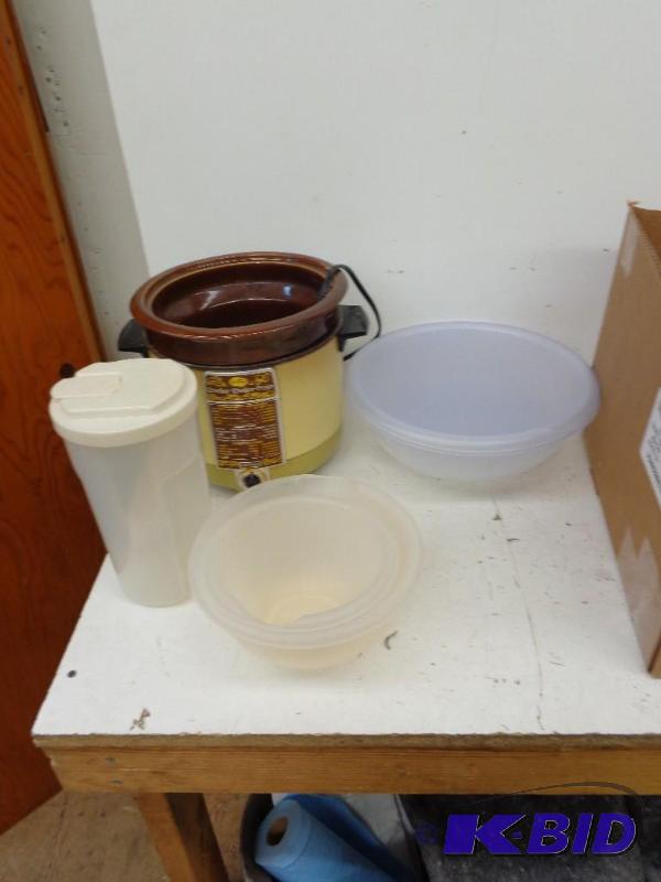 lot 87 image: Various Kitchen Items Sunbeam Crock...