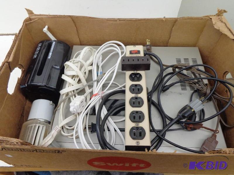 lot 89 image: Electric Cords and Old School VHS R...