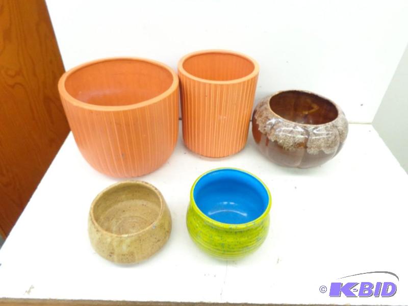 lot 94 image: Flower Pots and Planters 5 Total of...