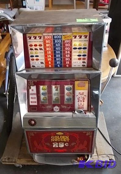 Quarter Slot Machine With Keys - Li...