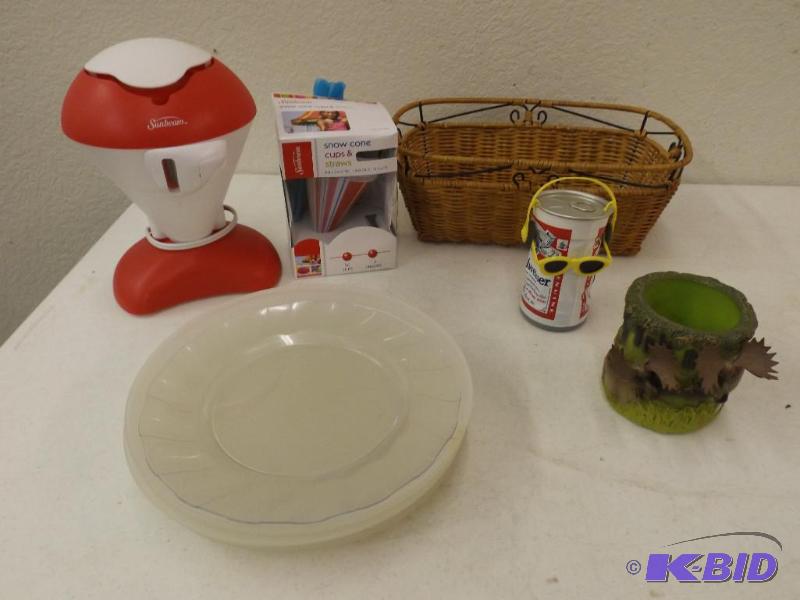 Snow cone maker which works great, ...