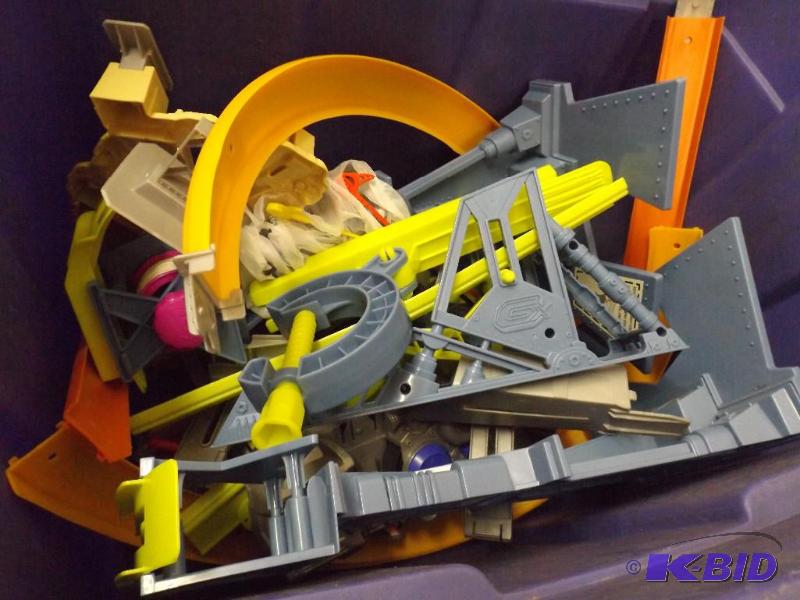 This lot includes 2 race tracks, we...