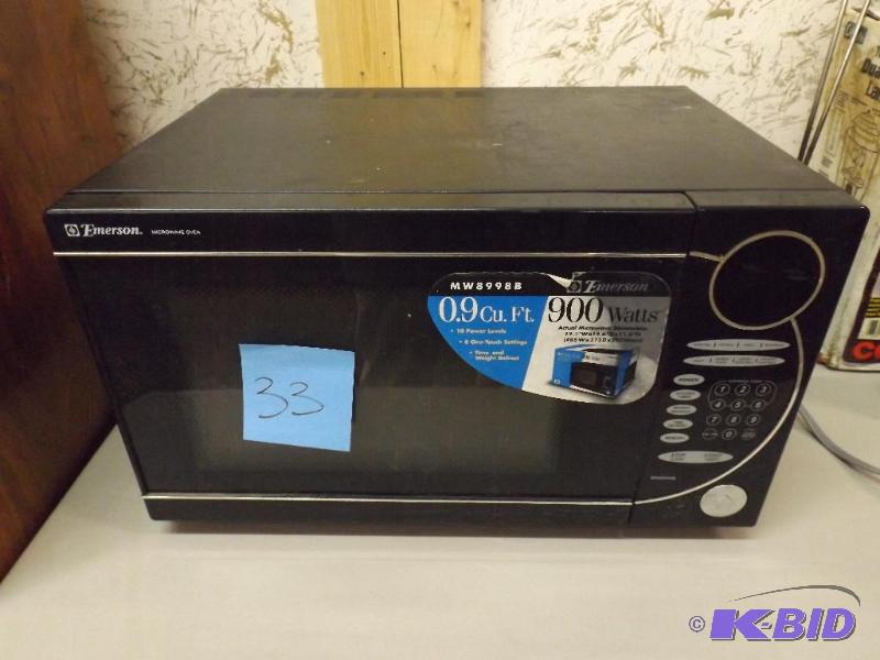 Emerson 900 Watt microwave in good ...