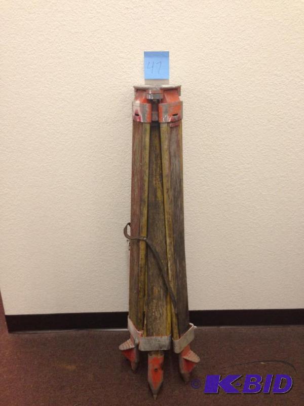 This lot includes a surveyors stand...