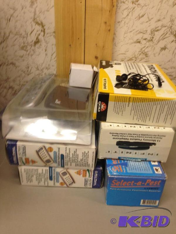 This lot includes a collection of p...