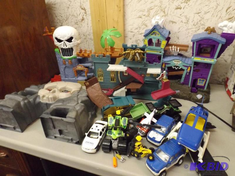 Matchbox car garages and extras....