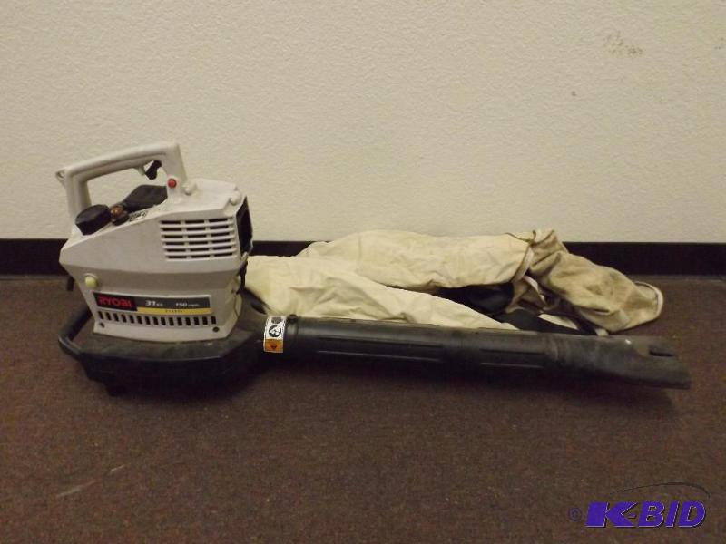 Ryobi 31cc 150mph Gas blower with b...