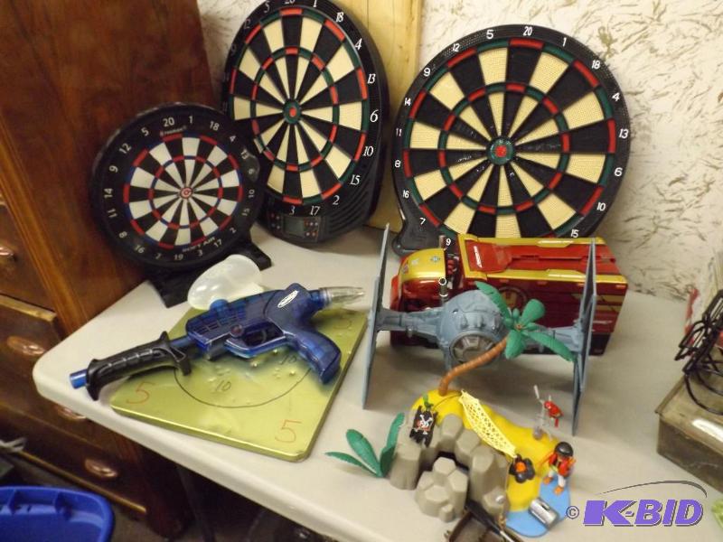 2 dart boards needs batteries but o...