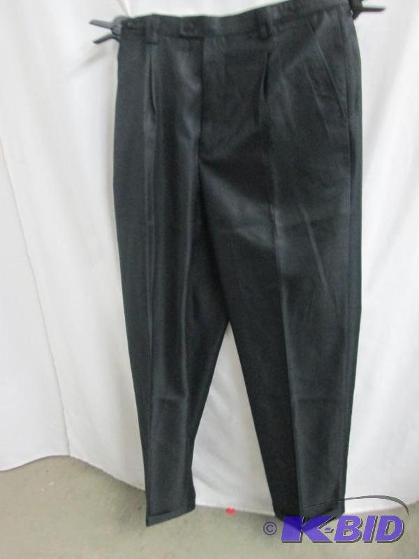 lot 39 image: Michael Irvin Size 34 Pants - Black