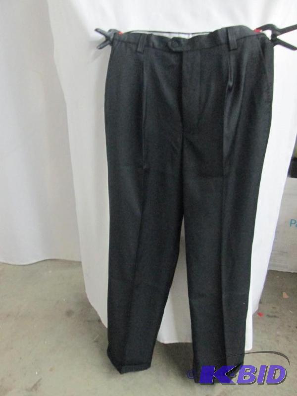 lot 40 image: Steve Harvey Size 34 Pants - Black