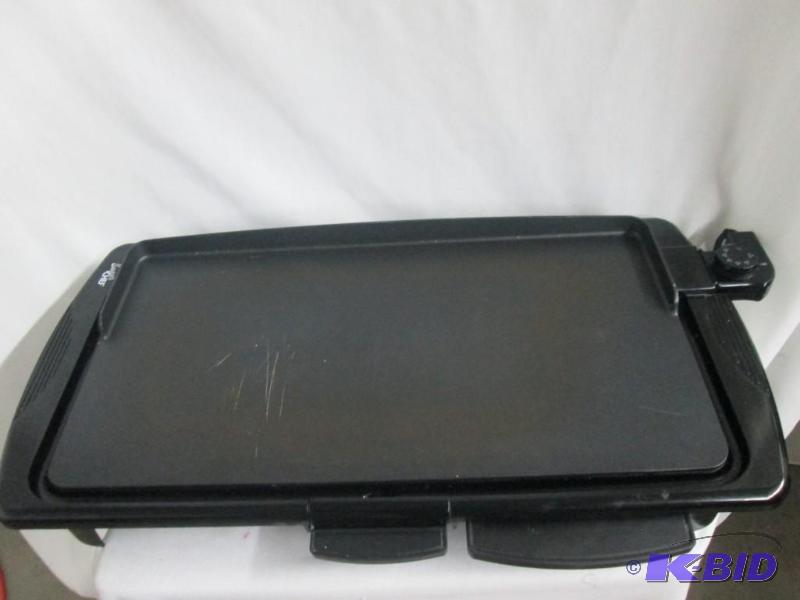 lot 46 image: Super Chef Extra-Large Nonstick Griddle