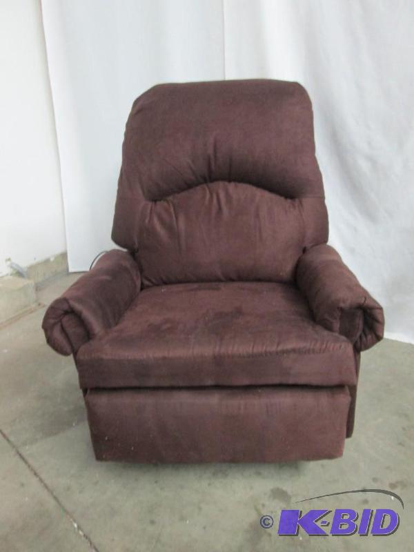 lot 6 image: Rocker Recliner Massage Chair