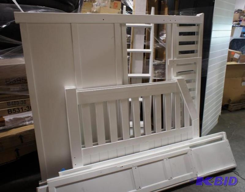 White Bunk Bed set w ladder. No ha...