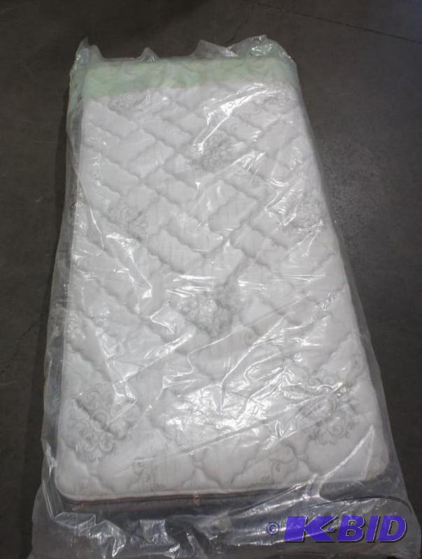High End Twin Serta 9&quot Plush S...