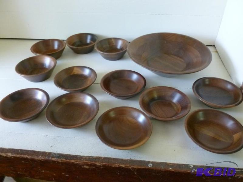 lot 106 image: Beautiful Vermillion Walnut 13 piec...