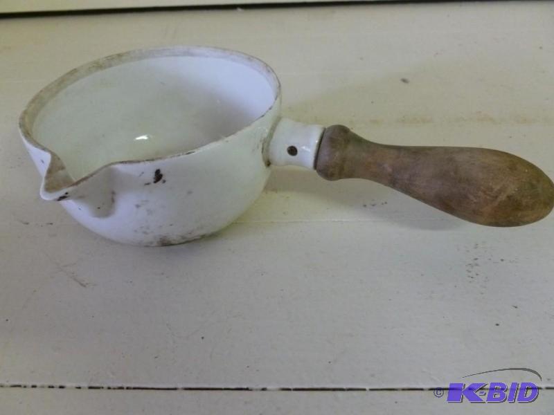 lot 112 image: Vintage porcelain and wood handled ...