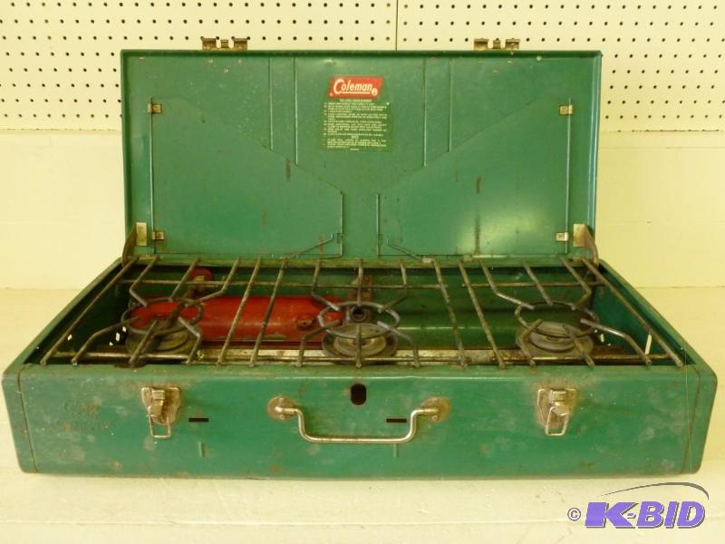 lot 18 image: Large Vintage Coleman triple burner...
