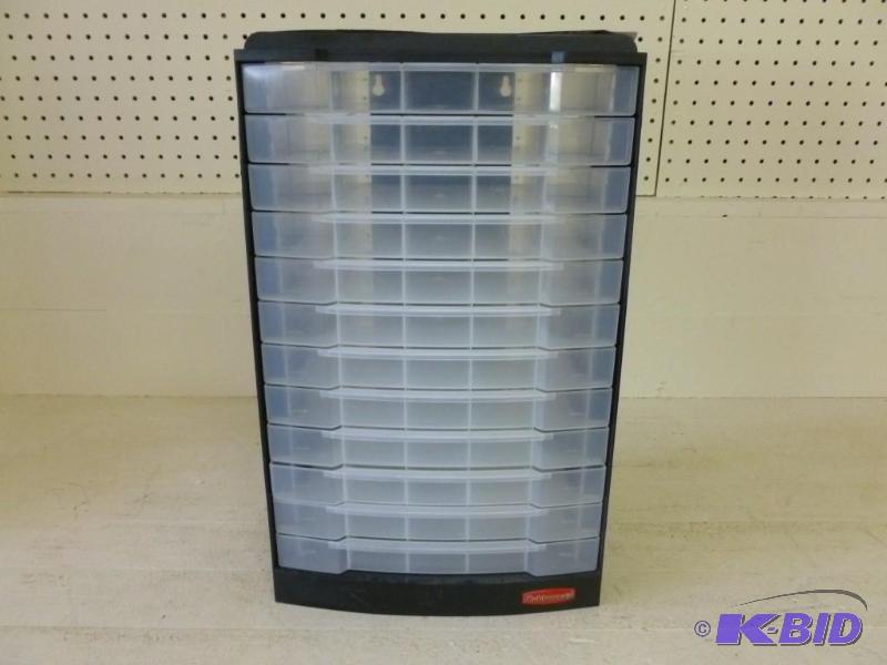 lot 194 image: Rubbermaid twelve drawer 84 compart...