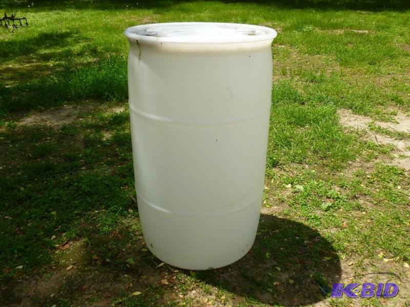 lot 231 image: Large 55 gallon plastic drum, comes...