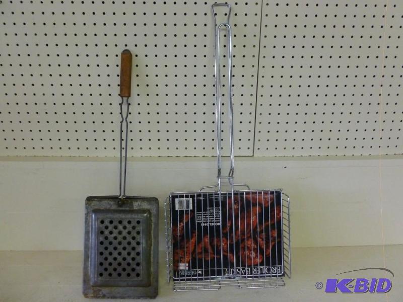 lot 26 image: Lot of two large campfire cooking i...