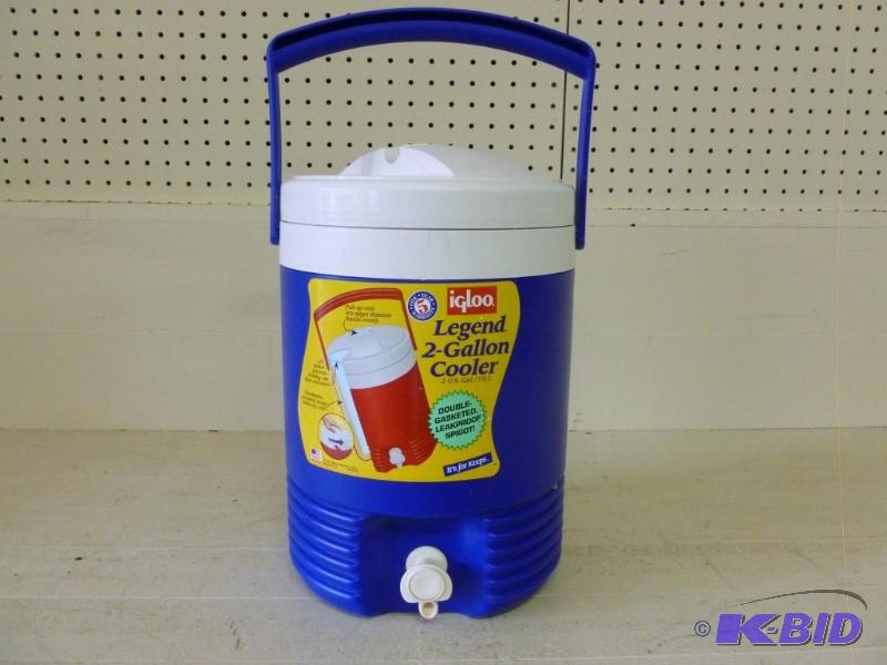 lot 28 image: Igloo 2 gallon water cooler jug, li...