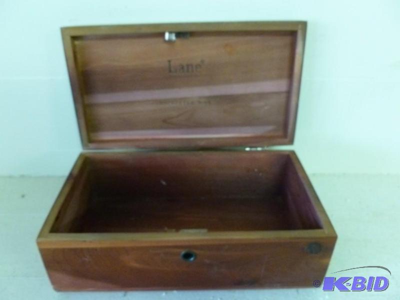 lot 58 image: Beautiful Lane Cedar jewelry box th...
