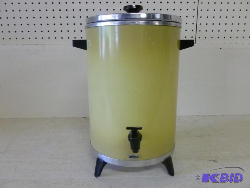lot 60 image: Large West Bend 30 cup percolator c...