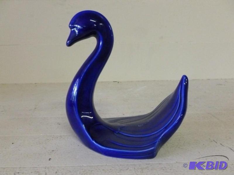 lot 62 image: Beautiful cobalt blue porcelain goo...