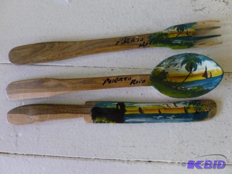 lot 87 image: Lot of three hand painted Puerto Ri...