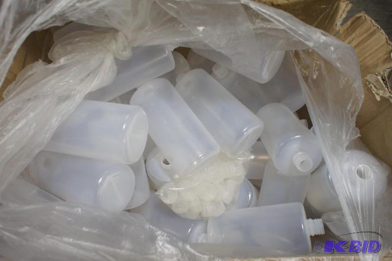 lot 24 image: 50 32oz Plastic bottles  with cap...