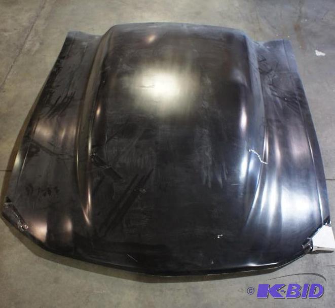 lot 35 image: Ford Mustang 05-09 Fiber glass ho...