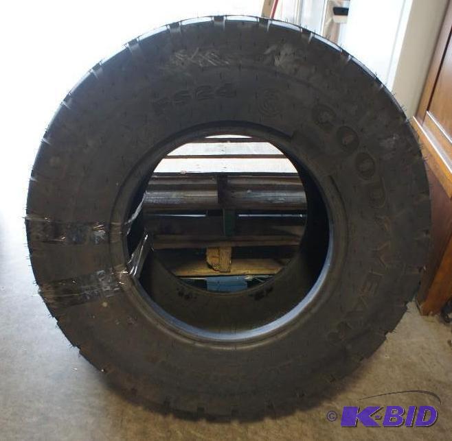 lot 60 image: Brand New Good Year Tire ( 440  55...