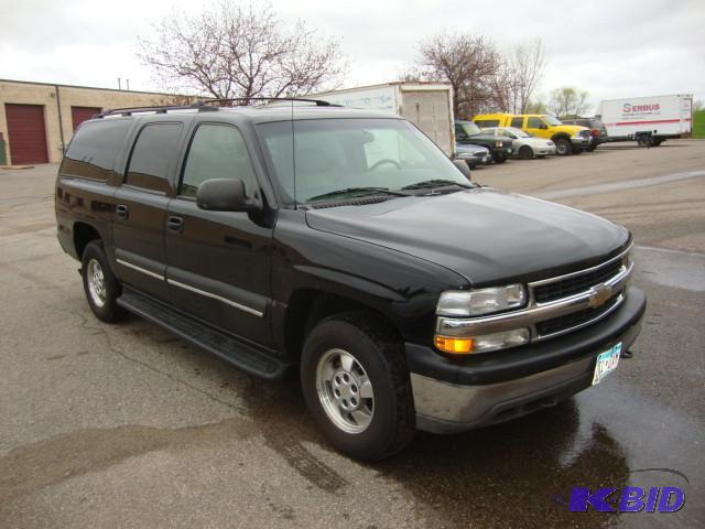 lot 1 image: 2003 Chevy Suburban 4WD