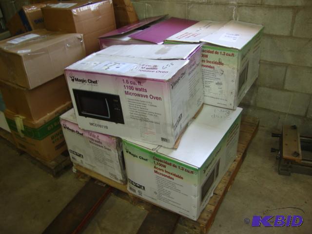lot 111 image: Magic Chef Microwaves, lot of 6, da...