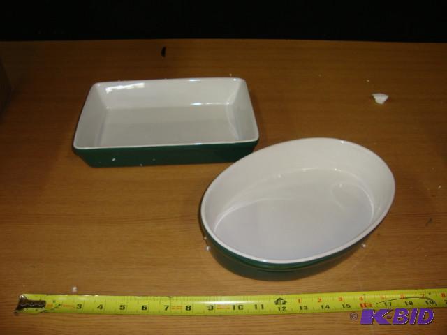 lot 12 image: Ceramic Oven Ware, 2 pcs...