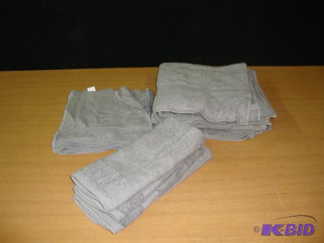 lot 22 image: Grey Bath Towel Set, 3 bath towels,...