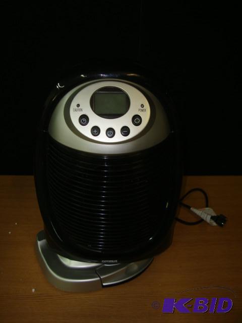 lot 26 image: Optimus 1500W Heater, powers on, mi...