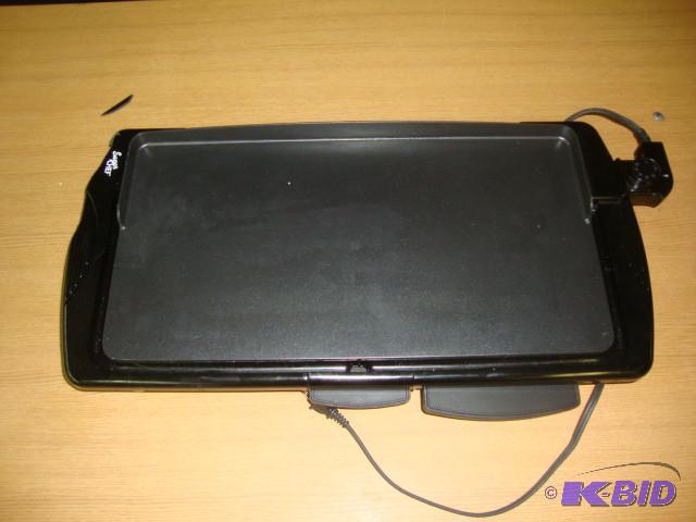 lot 3 image: Super Chef Electric Griddle, powers...