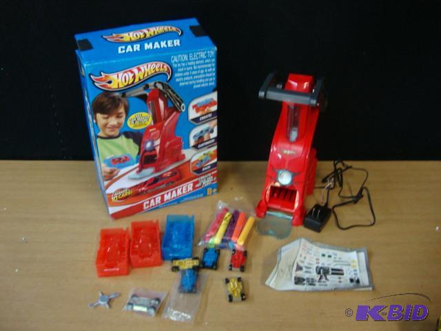 lot 38 image: Hot Wheels Car Maker, Powers On...