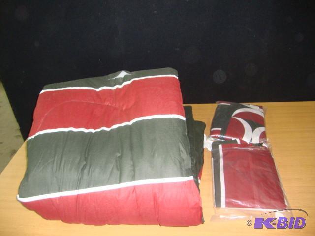 lot 60 image: King Size Bedding Set with Matching...