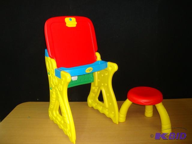 lot 8 image: Crayola Play & Fold Art Studio,...