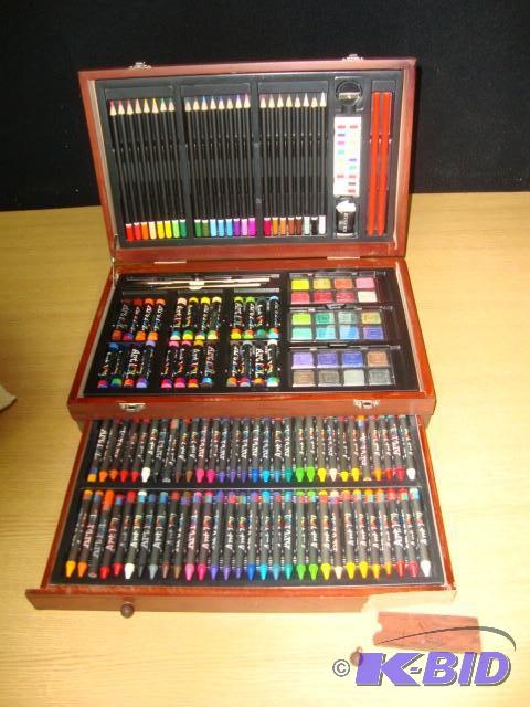 lot 9 image: Art 101 Art Set, damaged drawer...