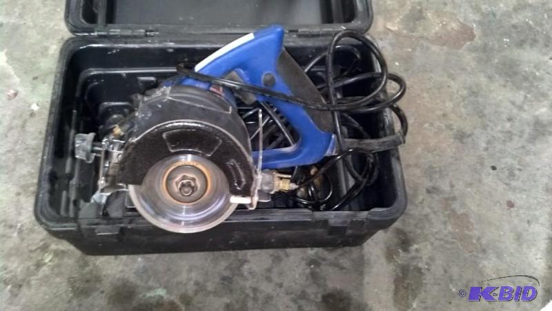 Tile Saw with laser 120 Volt with case  in working condition