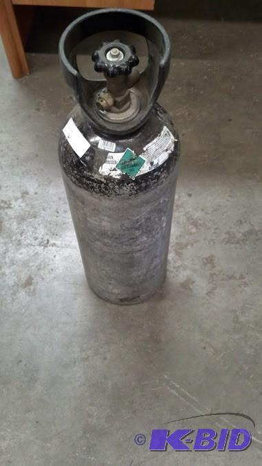 Grey with black handle 25lb CO2 welding Tank
