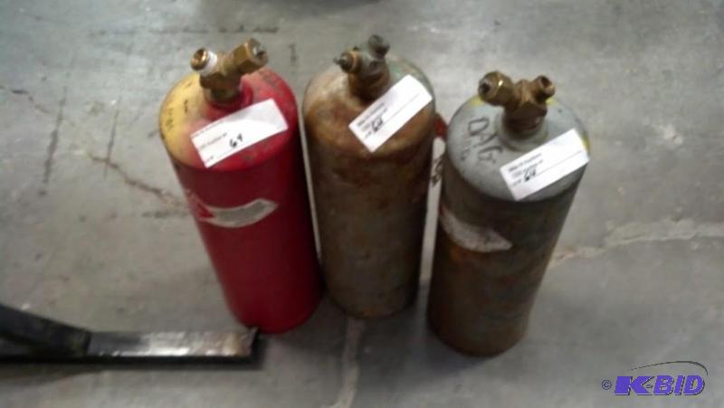 (1)Red and (2) silver 7lb Acetylene welding tank