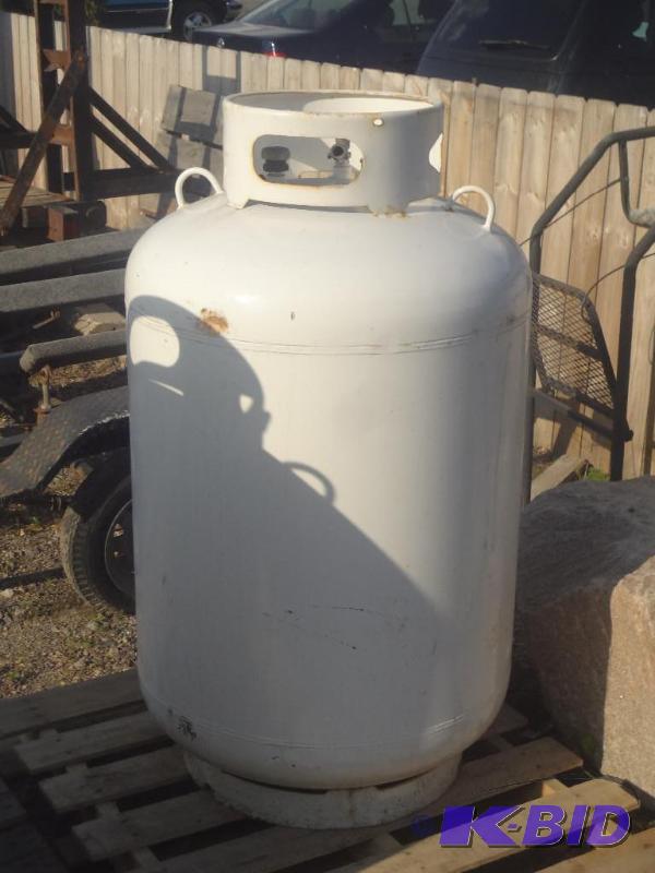 lot 6 image: Farm-Sized LP Tank, Good Condition,...