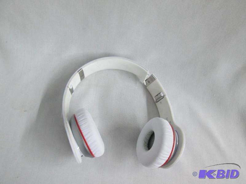 lot 41 image: Beats by Dr. Dre Wireless On-Ear Headphones